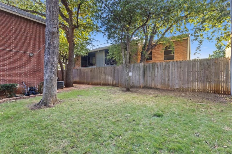 1424 Meadowood Village Drive, Fort Worth TX 76120 - Photo 24