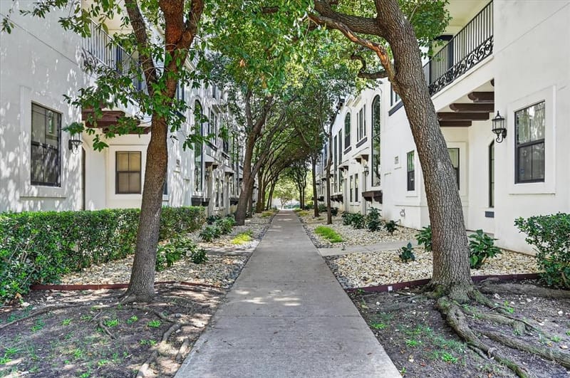 3036 Carmel Street, Dallas TX 75204 - Photo 2