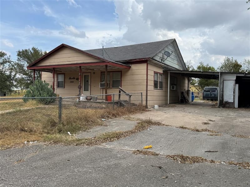 1940 S Pearl Street, Comanche TX 76442 - Photo 2