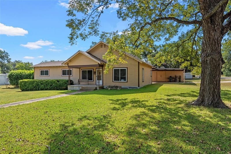 1314 W 9th Street, Clifton TX 76634
