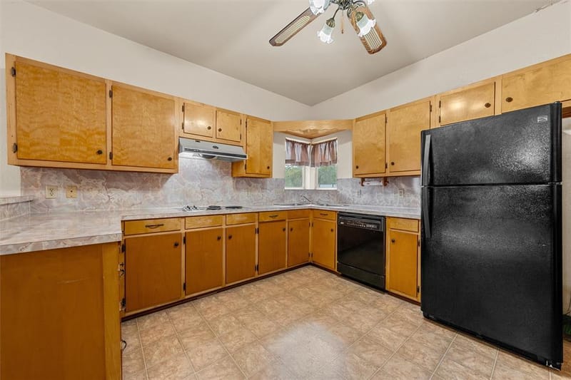 1314 W 9th Street, Clifton TX 76634 - Photo 10