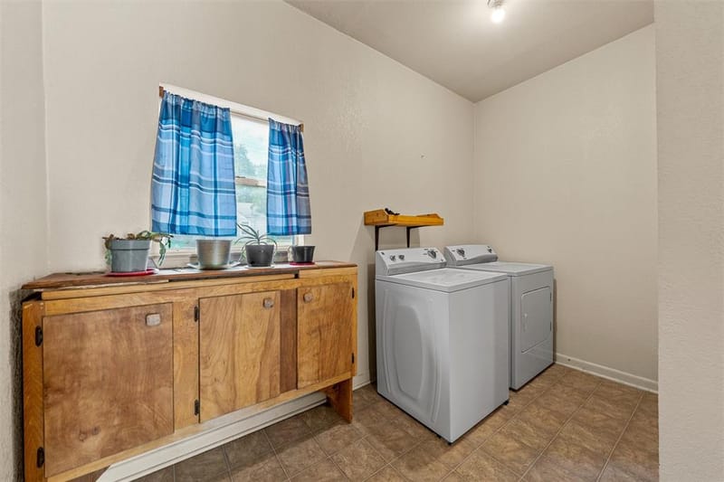 1314 W 9th Street, Clifton TX 76634 - Photo 11