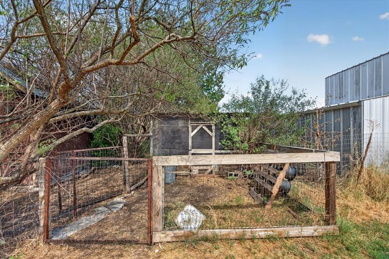 2607 Williamson Road, Granbury TX 76048 - Photo 32