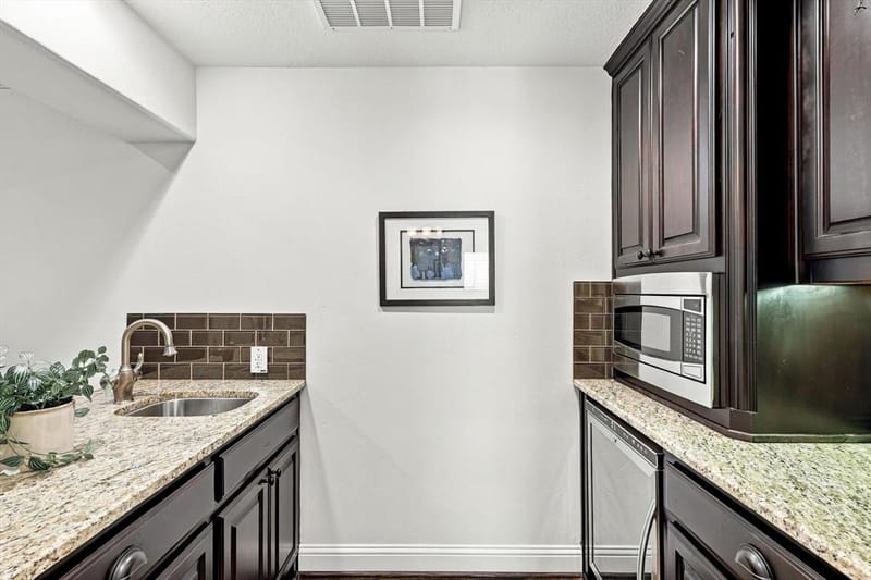 627 Lake Point Drive, Irving TX 75039 - Photo 21