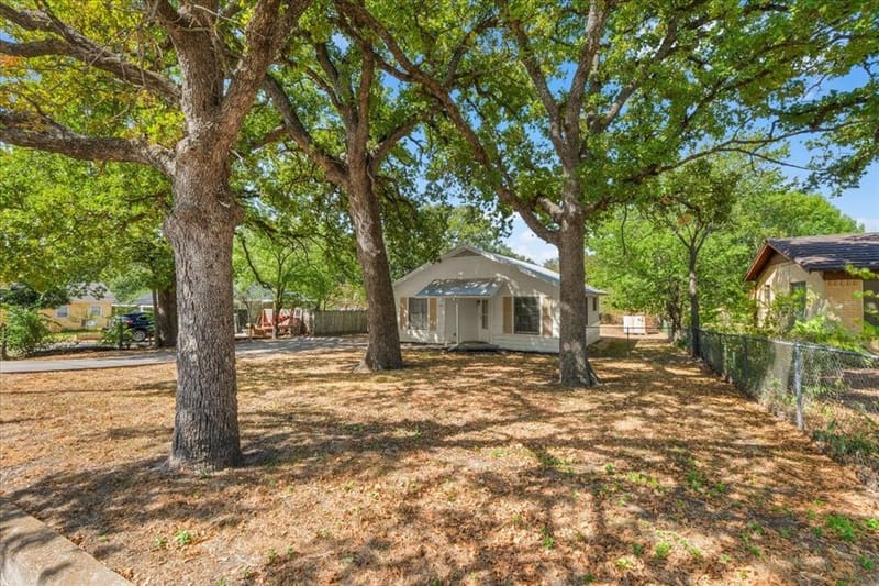 1309 N Elm Street, Weatherford TX 76086 - Photo 3