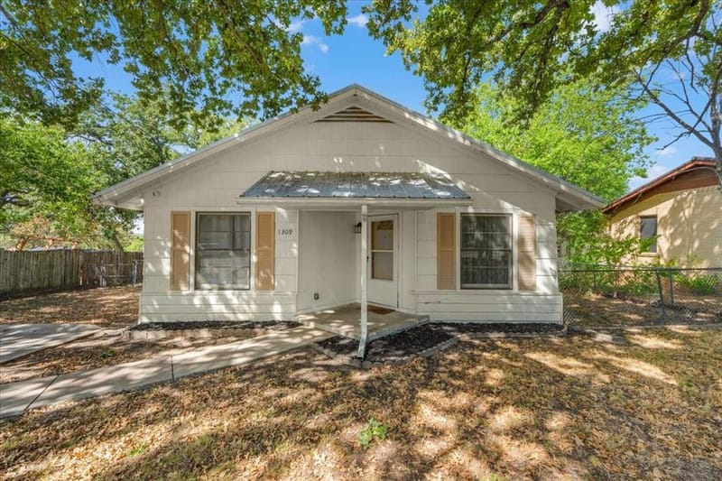 1309 N Elm Street, Weatherford TX 76086 - Photo 4