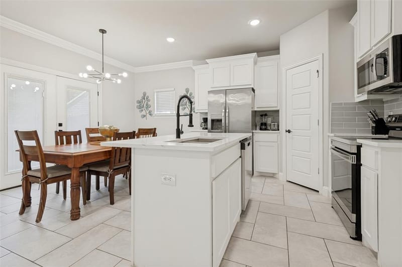 1315 Oak Knoll Drive, Haltom City TX 76117 - Photo 10