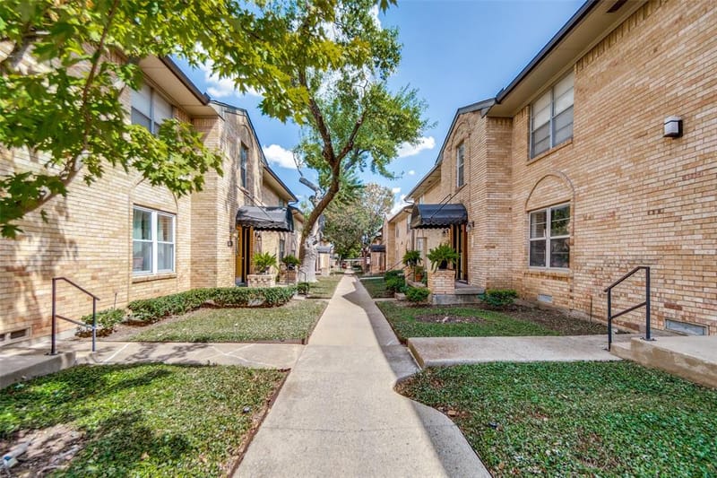 5811 Sandhurst Lane # A, Dallas TX 75206 - Photo 17