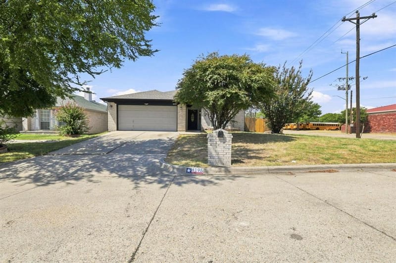 8195 Waterside Trail, Fort Worth TX 76137