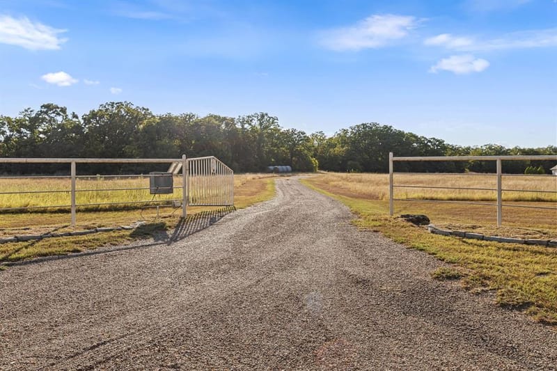 872 County Road 1670, Alvord TX 76225 - Photo 36