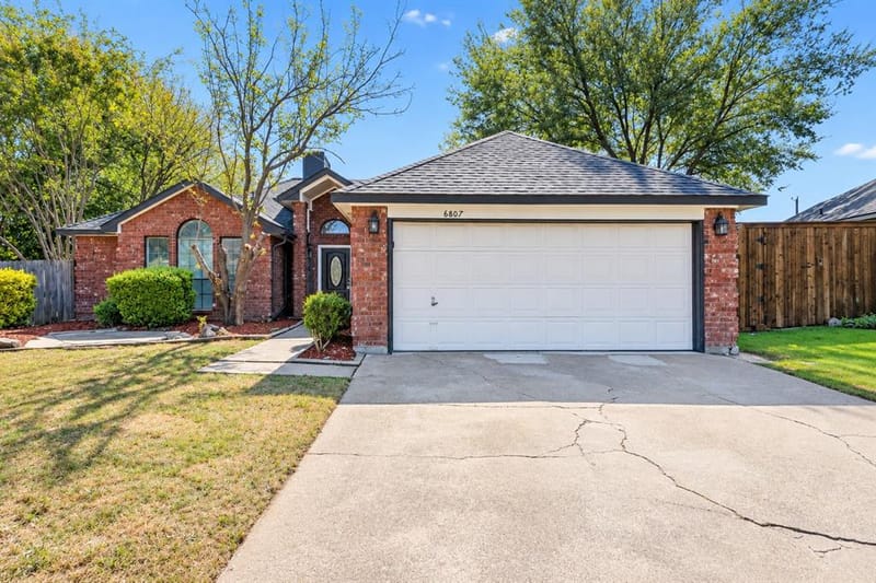 6807 Keeler Drive, Arlington TX 76001 - Photo 2