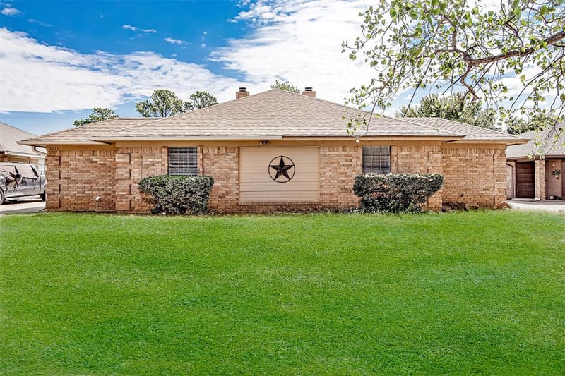 5211 Wild West Drive, Arlington TX 76017 - Photo 2