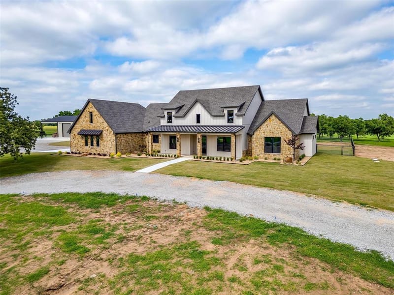 3019 Orchard Road, Bowie TX 76230 - Photo 2
