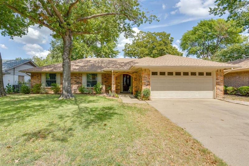 1005 Westminster Lane, Mansfield TX 76063