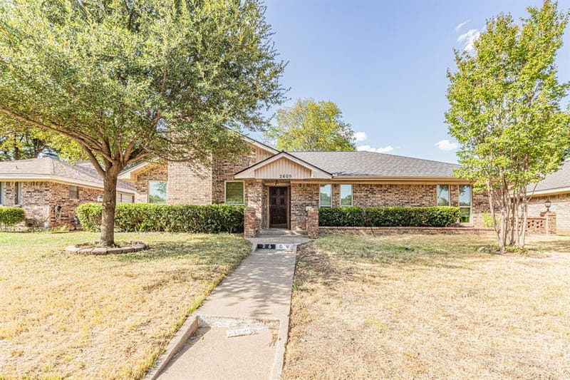 2609 Still Meadow Road, Irving TX 75060 - Photo 2