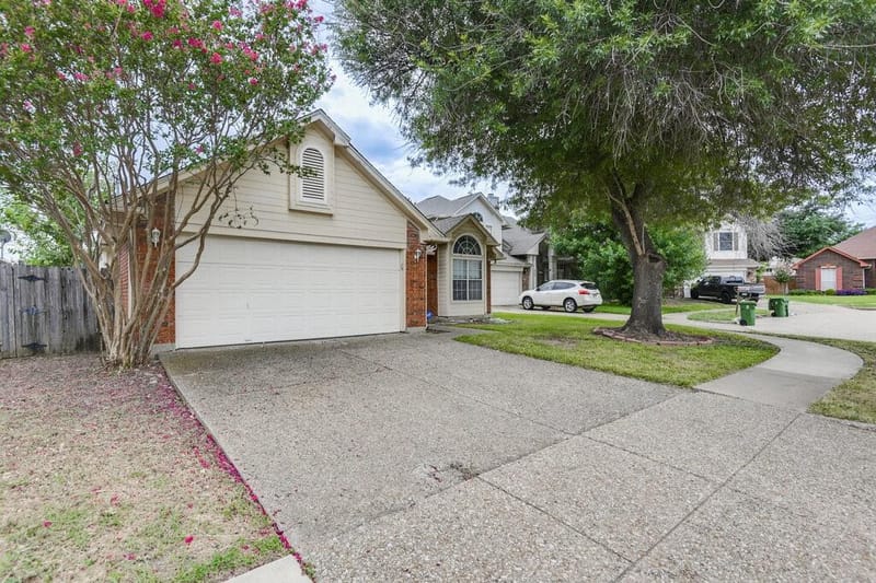 952 Freshwood Court, Arlington TX 76017 - Photo 2