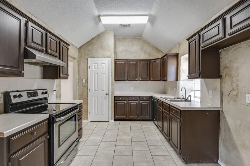 952 Freshwood Court, Arlington TX 76017 - Photo 5