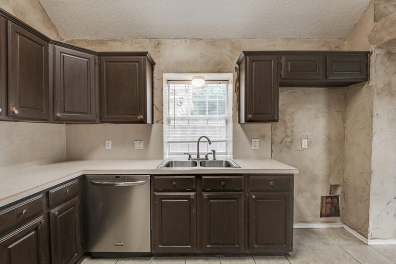 952 Freshwood Court, Arlington TX 76017 - Photo 4
