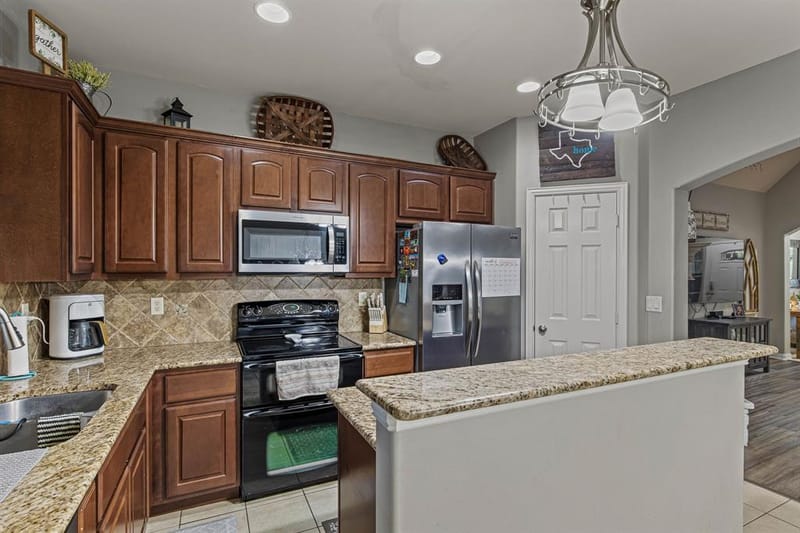 370 Greathouse Village, Decatur TX 76234 - Photo 10