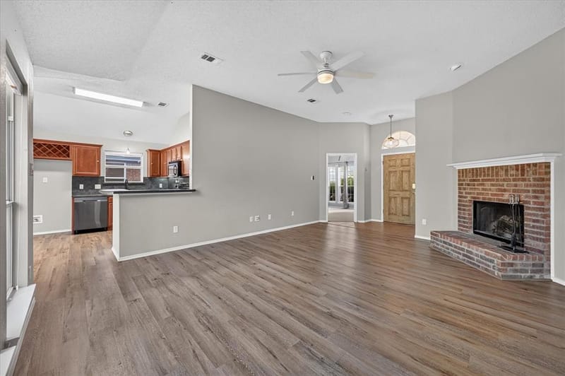 912 Cole Avenue, Denton TX 76208 - Photo 7