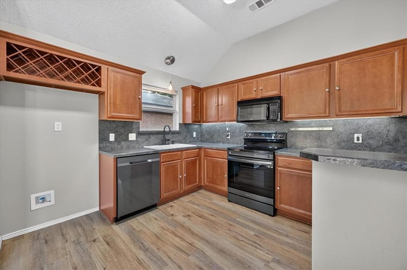 912 Cole Avenue, Denton TX 76208 - Photo 10