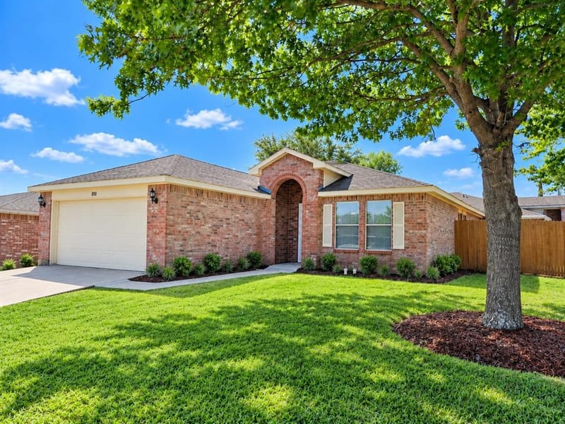 800 Castlewick Court, Arlington TX 76018 - Photo 2