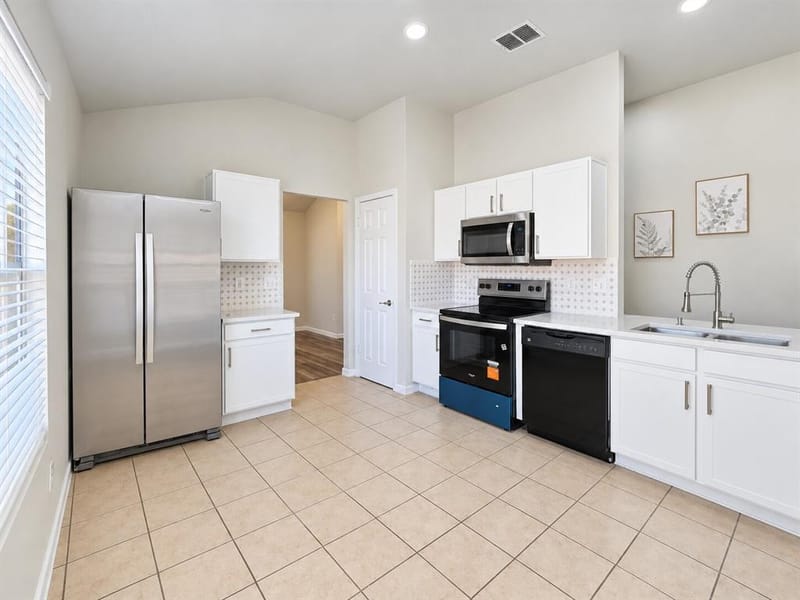 800 Castlewick Court, Arlington TX 76018 - Photo 10