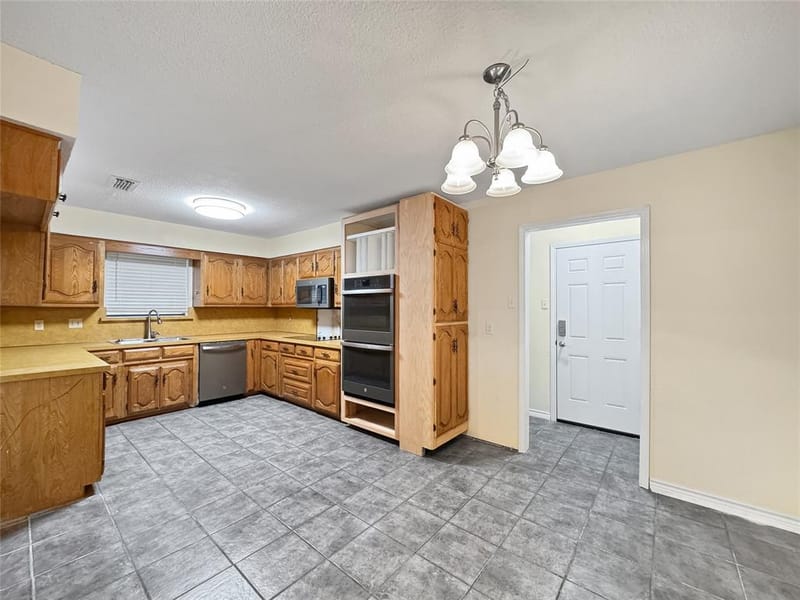 507 Quail Run Street, Greenville TX 75402 - Photo 8