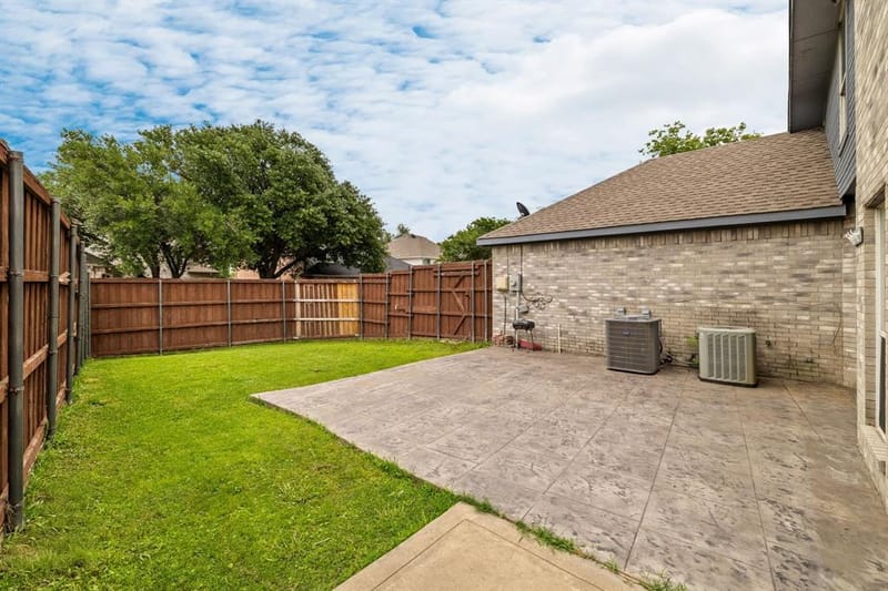 3152 Delaford Drive, Carrollton TX 75007 - Photo 2