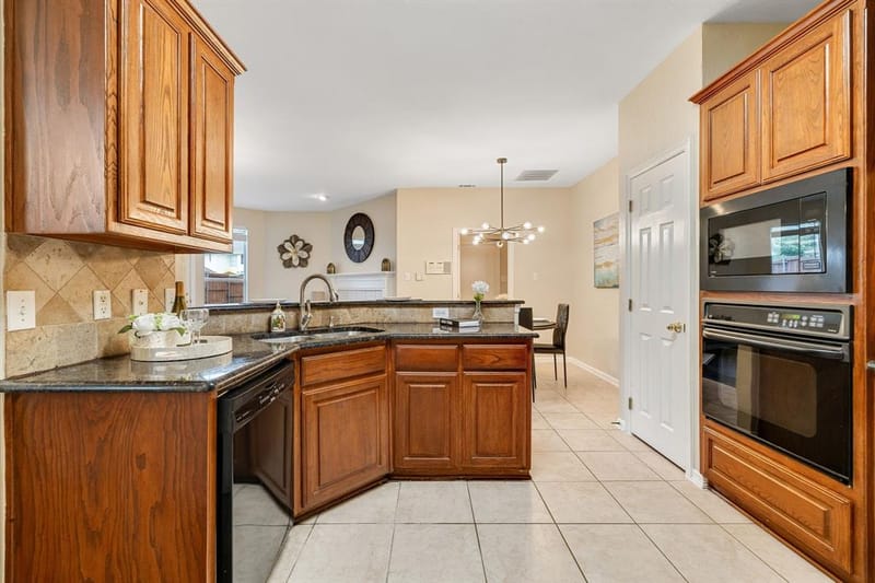 3152 Delaford Drive, Carrollton TX 75007 - Photo 13
