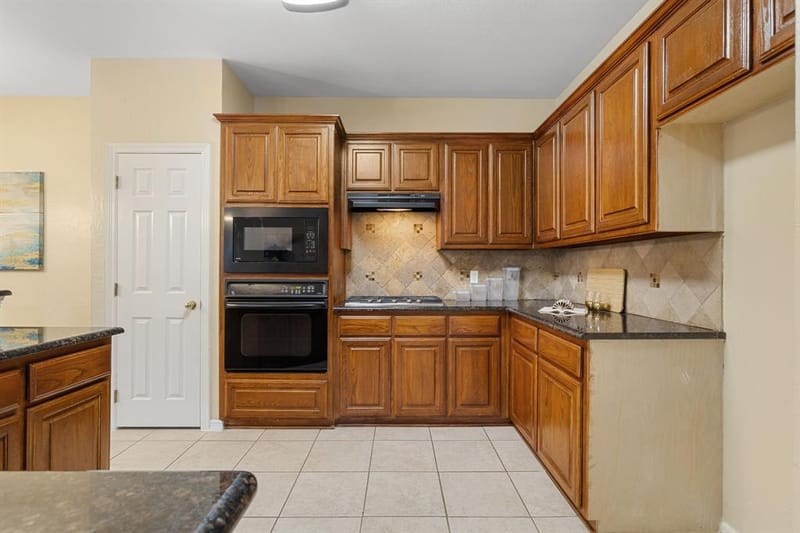 3152 Delaford Drive, Carrollton TX 75007 - Photo 12