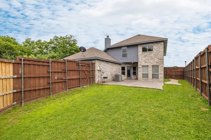 3152 Delaford Drive, Carrollton TX 75007 - Photo 3