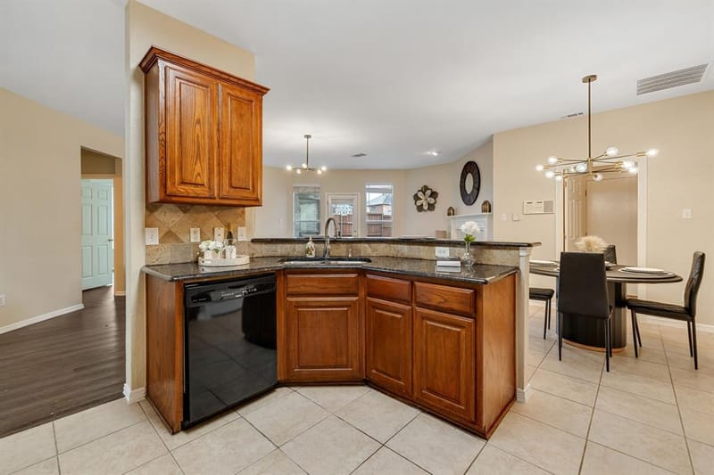 3152 Delaford Drive, Carrollton TX 75007 - Photo 14