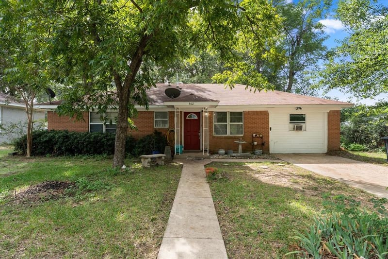 402 E Cook Street, Eustace TX 75124