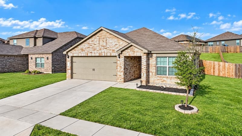 119 Barbwire Way, Newark TX 76071 - Photo 2