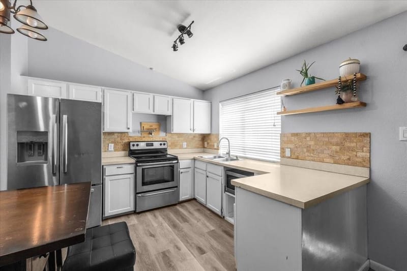 5511 Creek Valley Drive, Arlington TX 76018 - Photo 6