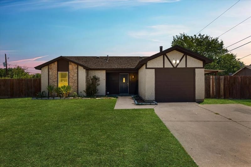 5511 Creek Valley Drive, Arlington TX 76018