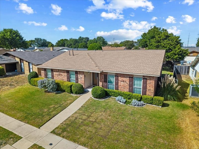 7205 Cloverglen Drive, Dallas TX 75249 - Photo 4