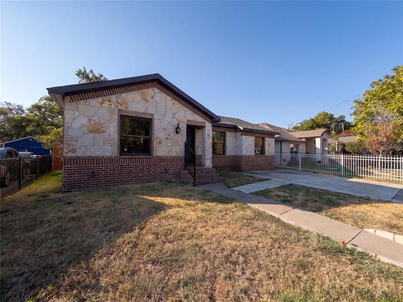 2810 Fordham Road, Dallas TX 75216 - Photo 2