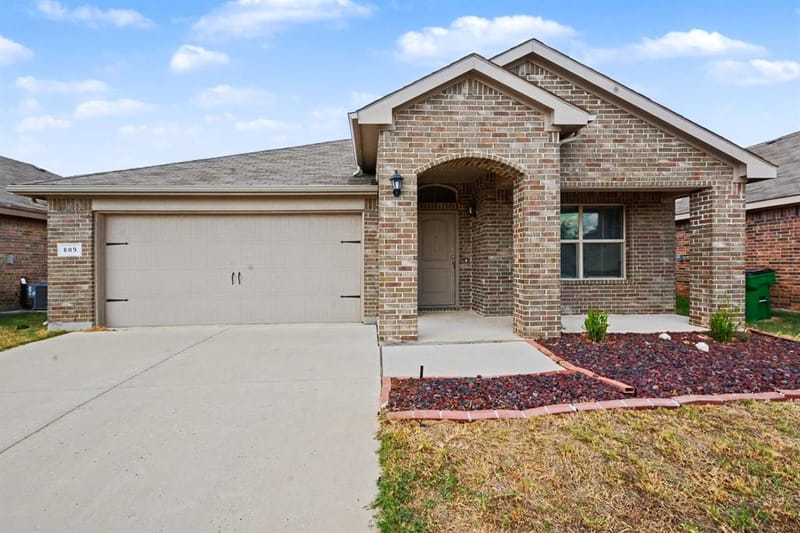809 Rutherford Drive, Crowley TX 76036