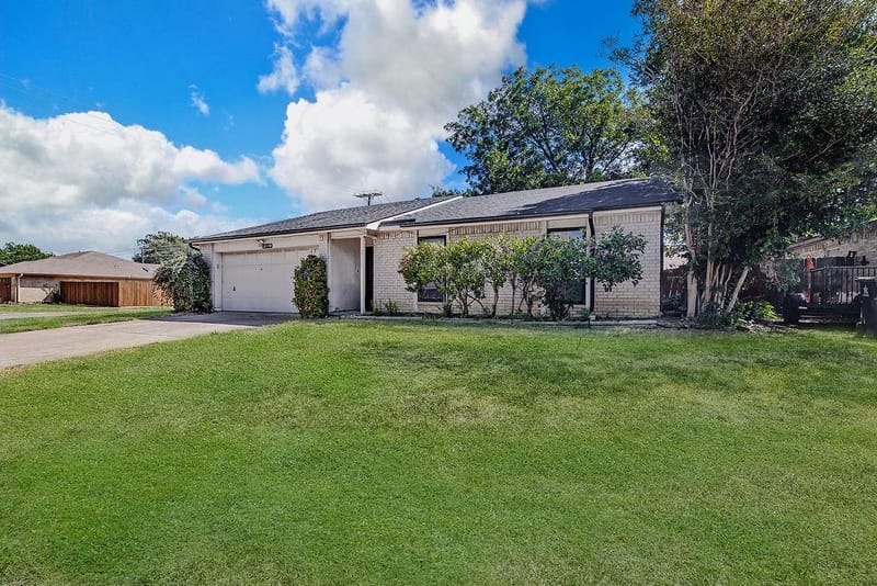 2119 Lavon Creek Lane, Arlington TX 76006 - Photo 2