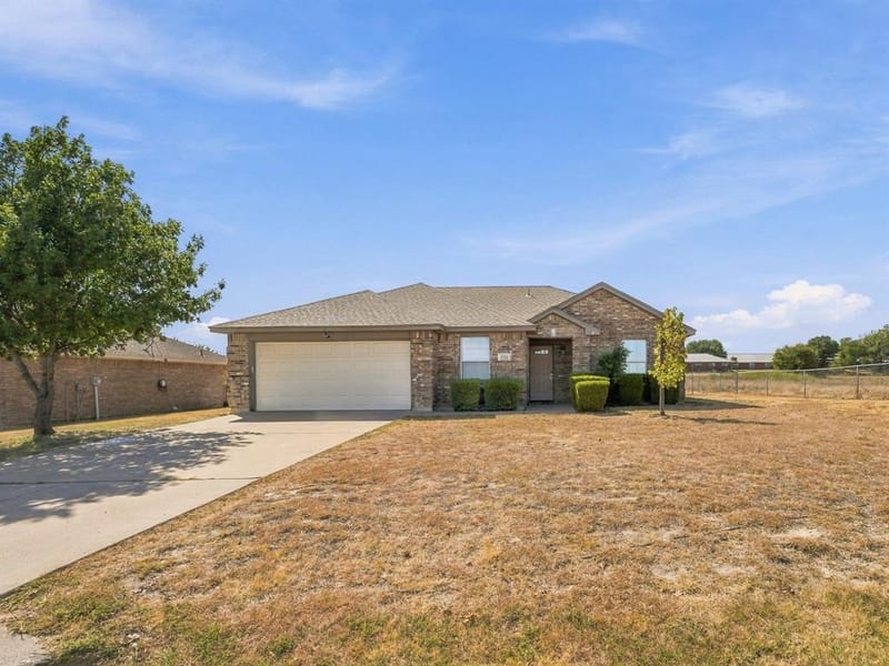 1711 Chenoweth Street, Decatur TX 76234 - Photo 2