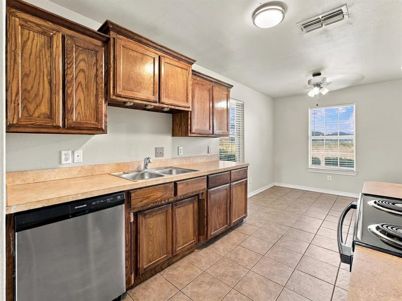 1711 Chenoweth Street, Decatur TX 76234 - Photo 9