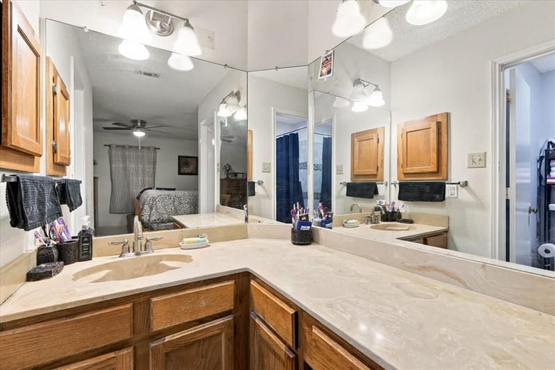 617 Cross Ridge Circle N, Fort Worth TX 76120 - Photo 14
