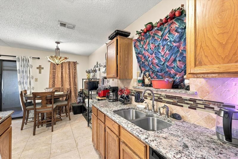 617 Cross Ridge Circle N, Fort Worth TX 76120 - Photo 8