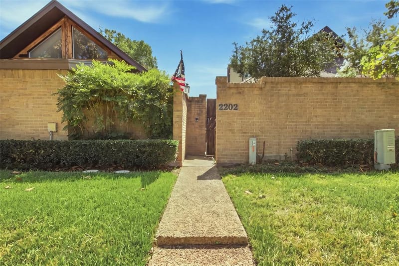 2202 Green Gate Drive, Arlington TX 76012