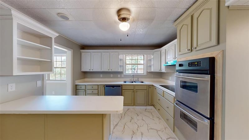 1105 S Ridgeway Drive, Cleburne TX 76033 - Photo 6