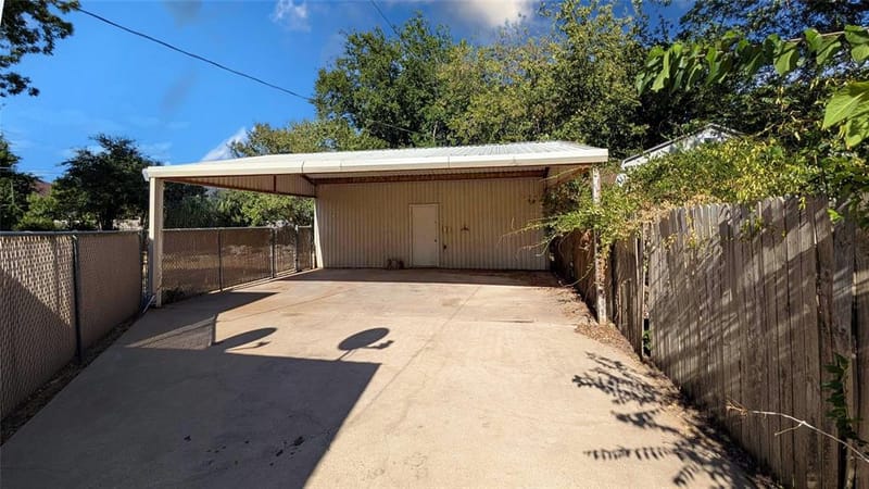 1105 S Ridgeway Drive, Cleburne TX 76033 - Photo 29
