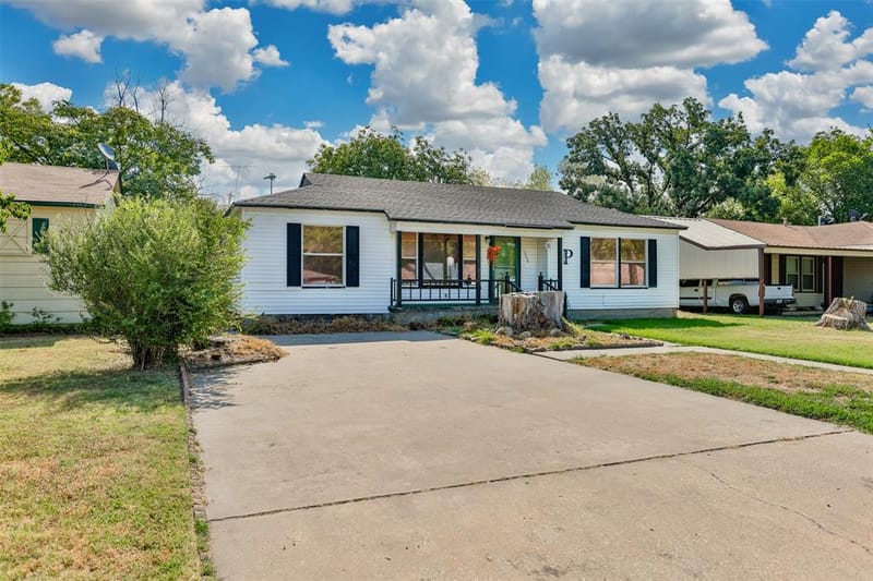 1206 N Morris Street, Gainesville TX 76240 - Photo 2