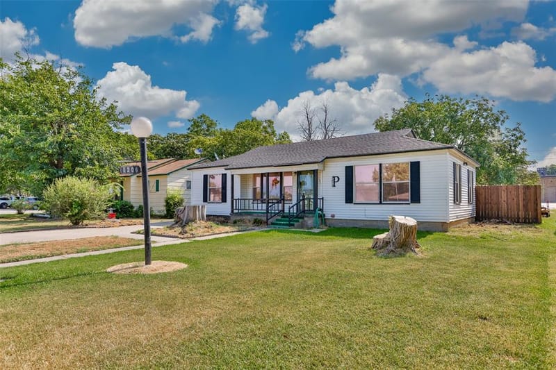 1206 N Morris Street, Gainesville TX 76240